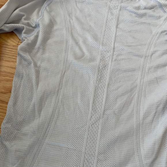 Women's Light blue Long Sleeve swiftly too size 4 cropped - Picture 3 of 3